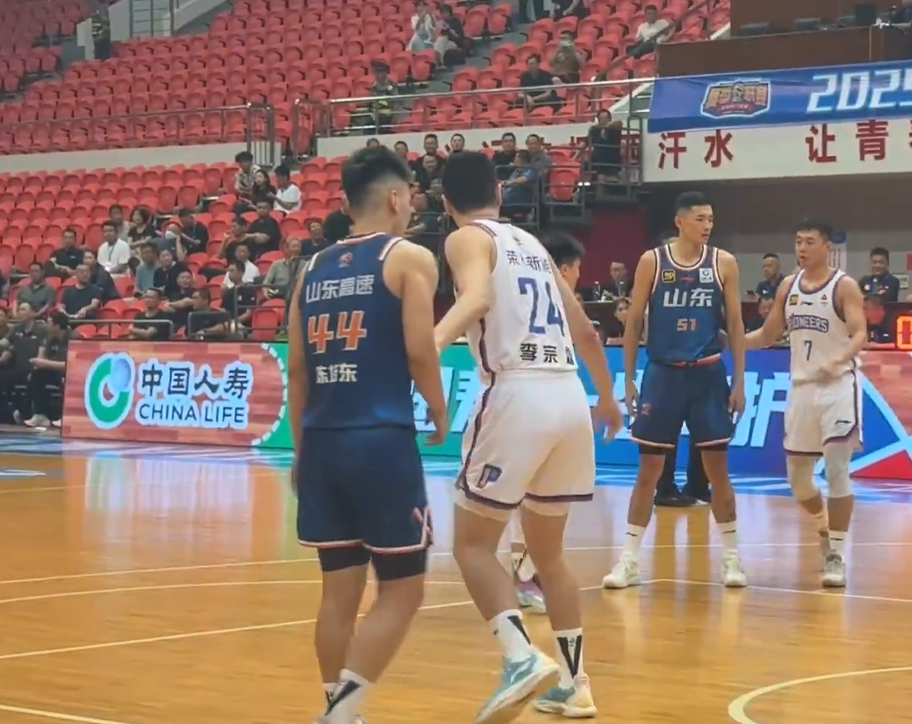 他的发挥依, 的比赛他能