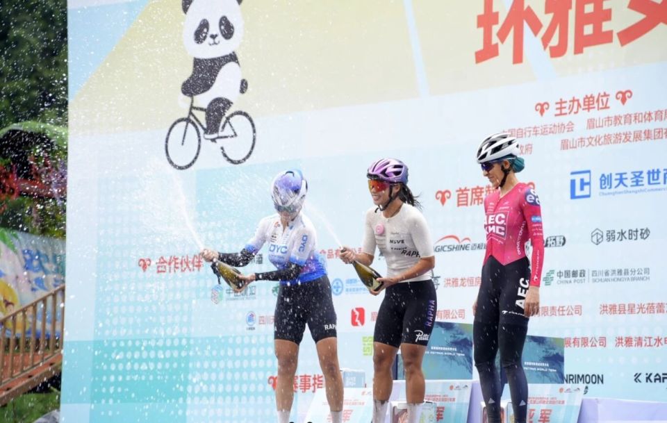 感受雅女湖, 则对瓦屋山 感受雅女湖, 则对瓦屋山